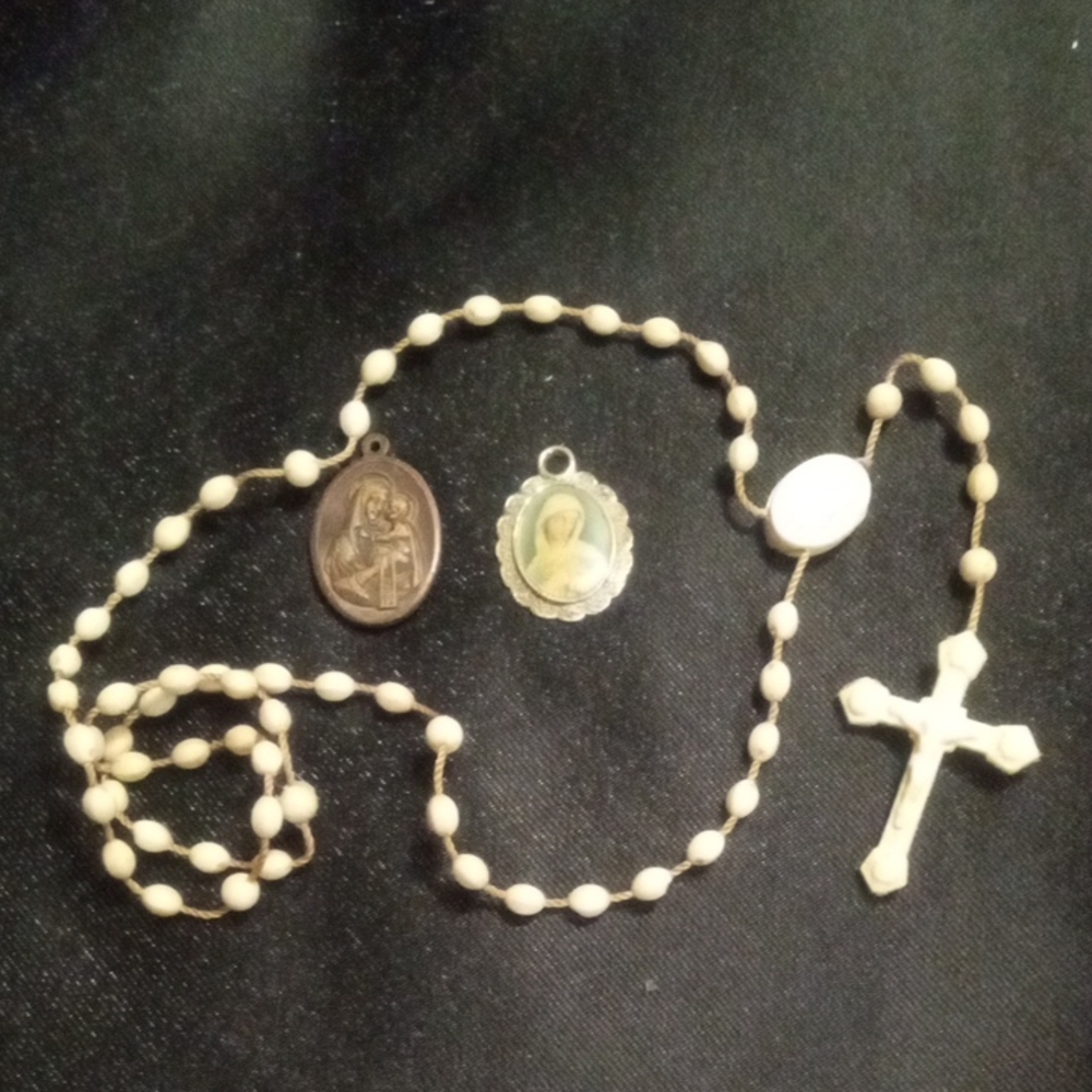 Set With Graceful Cream Rosary Necklace And 2 Charms
